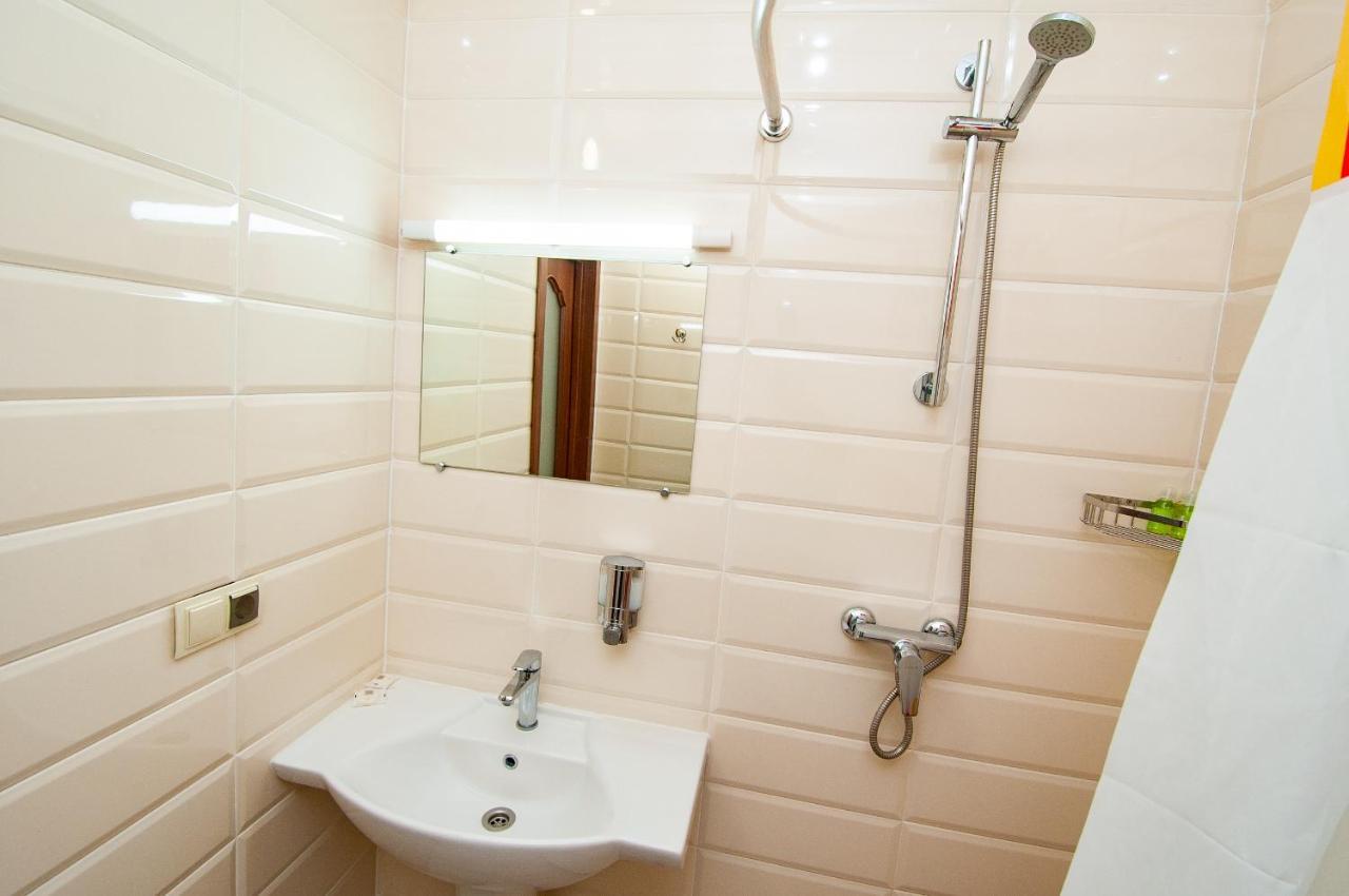 Art Suites Near Deribasovskaya Odessa Ngoại thất bức ảnh