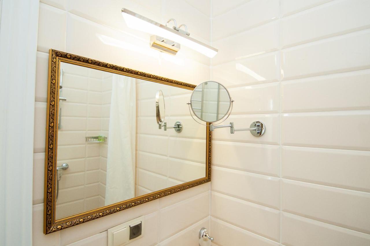 Art Suites Near Deribasovskaya Odessa Ngoại thất bức ảnh