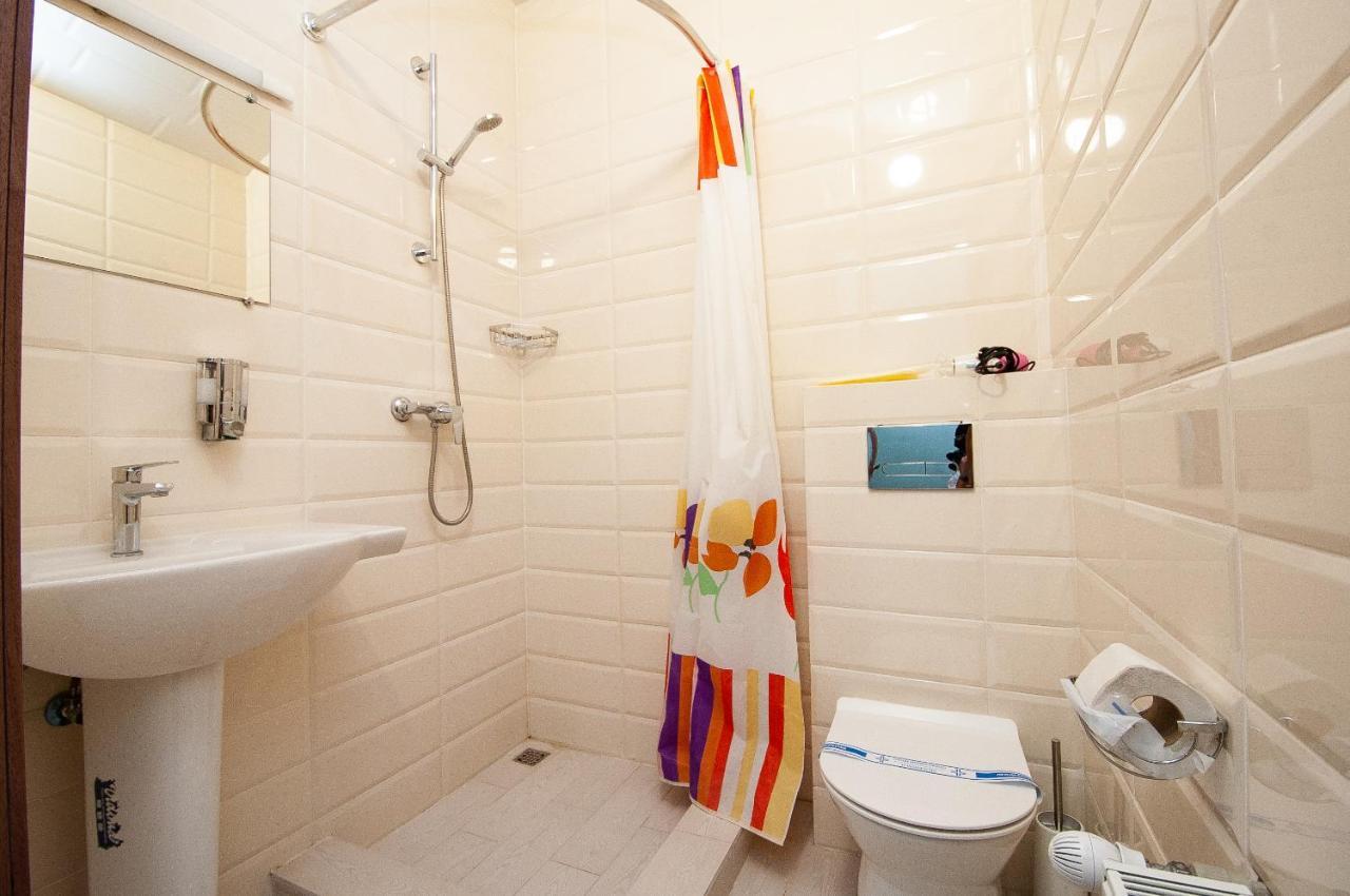 Art Suites Near Deribasovskaya Odessa Ngoại thất bức ảnh
