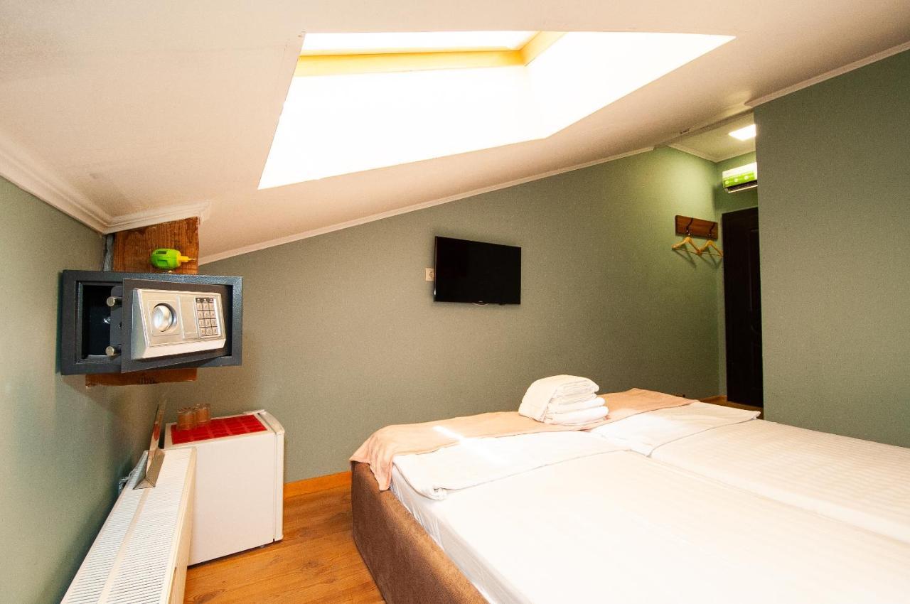 Art Suites Near Deribasovskaya Odessa Ngoại thất bức ảnh